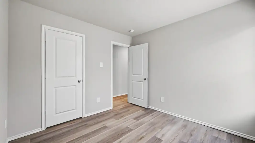 Representative unfurnished interior of a home built from the Estero by D.R. Horton in Ponder Farms, Ponder (Image 38).