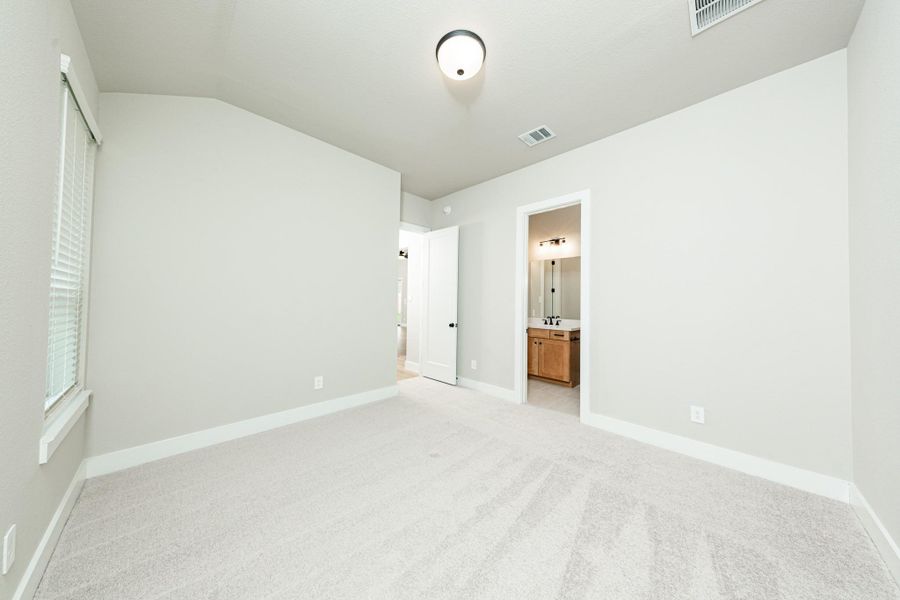 Additional view - looking to ensuite bathroom. Additional view - looking to ensuite bathroom.