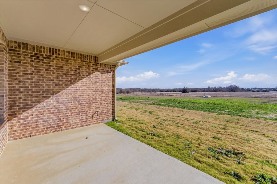 Exterior details and patio area of a home in Fannin Ranch, Leonard (Image 3).