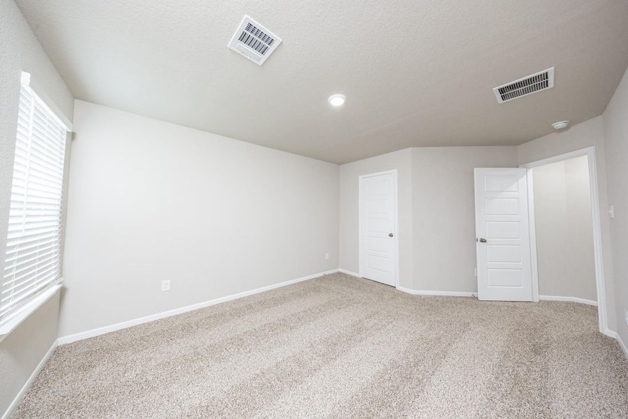 Spacious, unfurnished interior of a new home in Mackenzie Creek, Conroe (Image 11). Spacious, unfurnished interior of a new home in Mackenzie Creek, Conroe (Image 11).