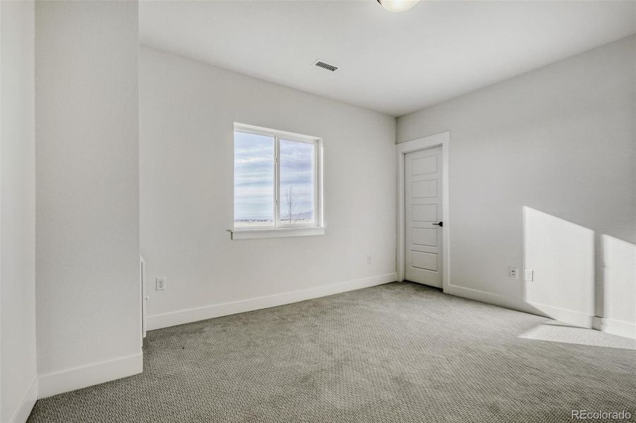 Spacious, unfurnished interior of a new home in Timber Ridge, Colorado Springs (Image 24).