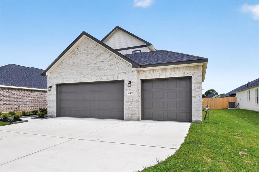 Front exterior of a new home in Rollingbrook Estates, Baytown, TX, highlighting curb appeal (Image 24). Front exterior of a new home in Rollingbrook Estates, Baytown, TX, highlighting curb appeal (Image 24).
