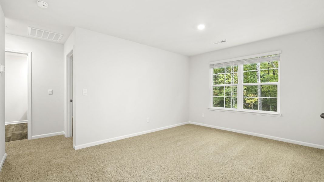 Spacious, unfurnished interior of a new home in Greystone North, Stoneville (Image 17).