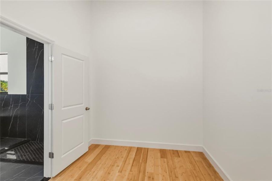 Spacious, unfurnished interior of a new home in , Port Charlotte (Image 67).