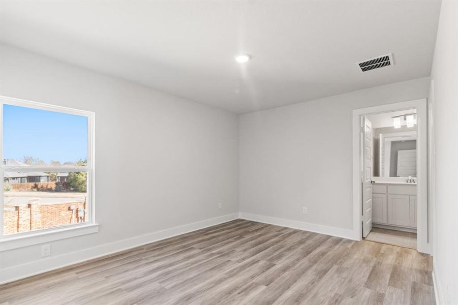 Spacious, unfurnished interior of a new home in , Garland (Image 33).