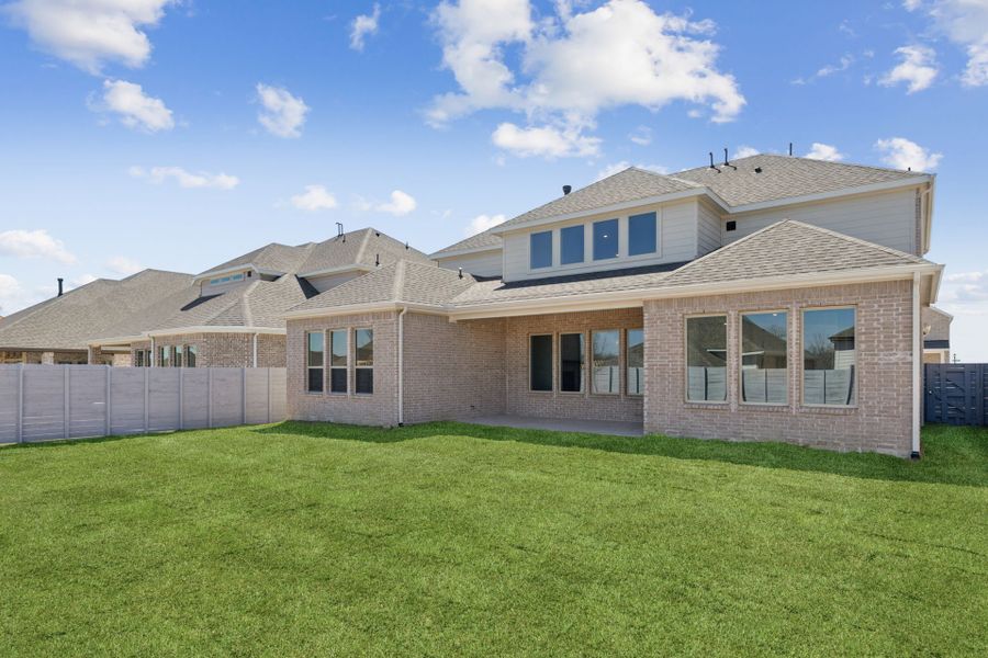Exterior details and patio area of a home in Painted Tree Lakeside, McKinney (Image 3).