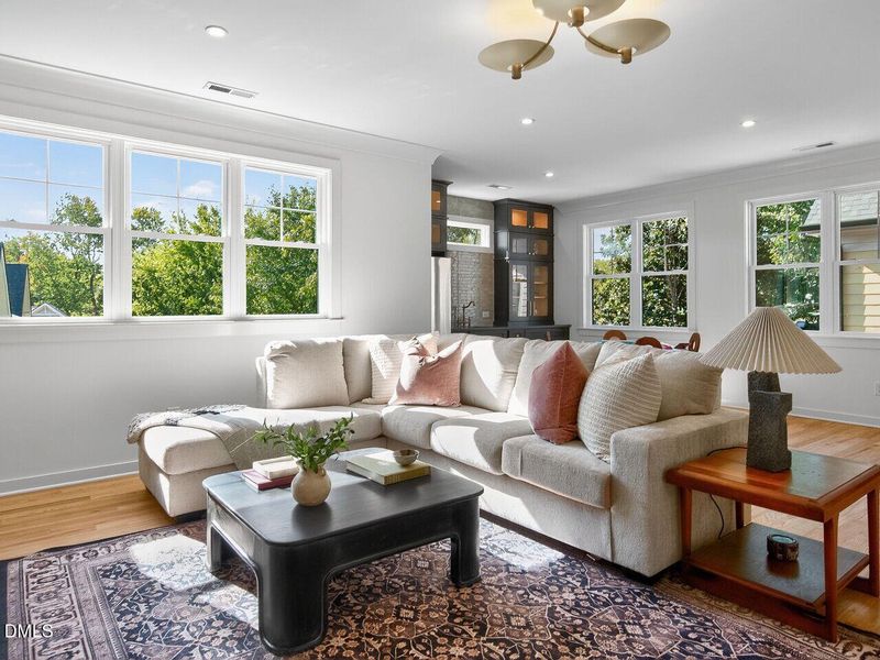 043-1280x960-photo 043-1280x960-photo