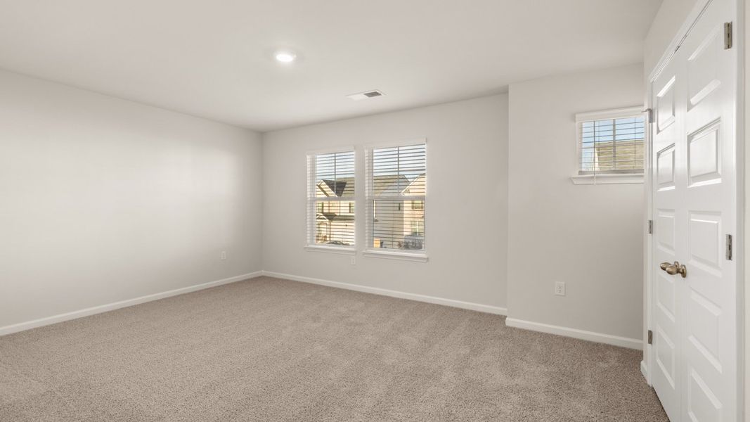 Spacious, unfurnished interior of a new home in Heritage Pointe, Senoia (Image 30).