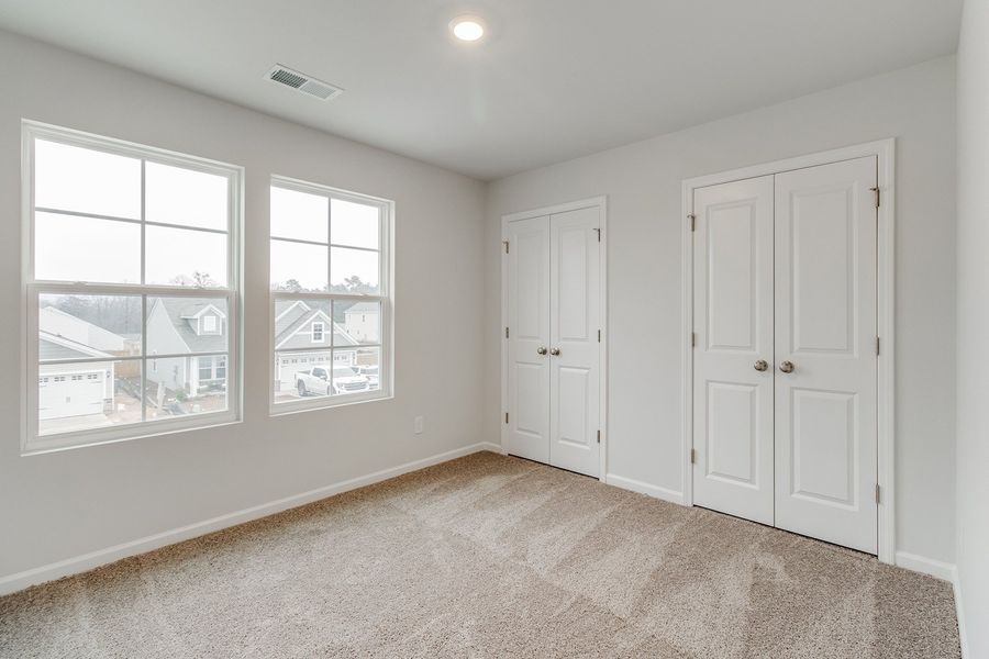 Spacious, unfurnished interior of a new home in Winston Point, Gilbert (Image 26).