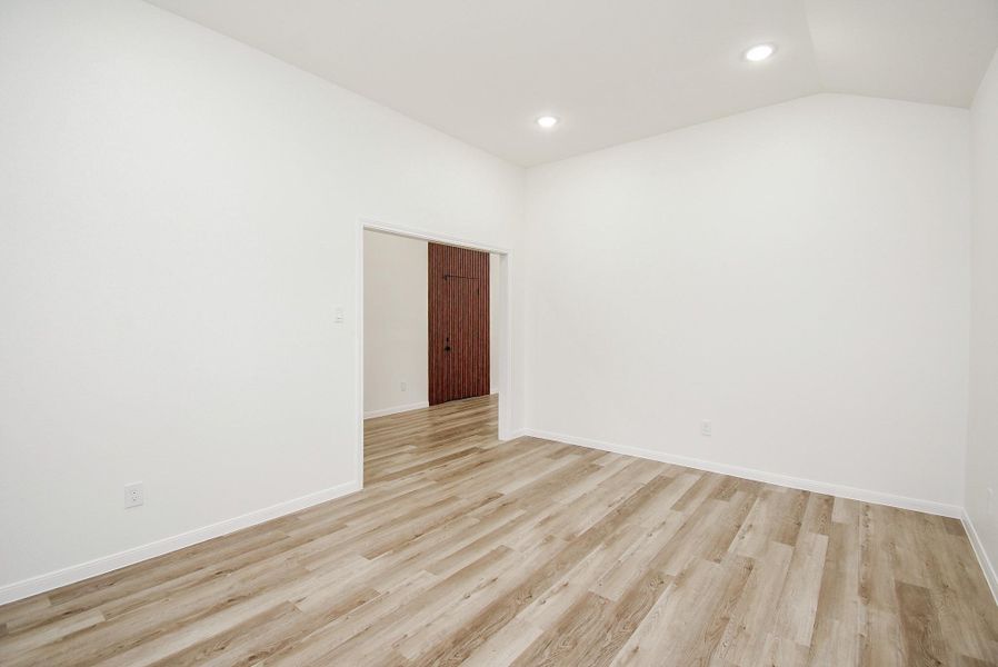 Spacious, unfurnished interior of a new home in , Houston (Image 41).