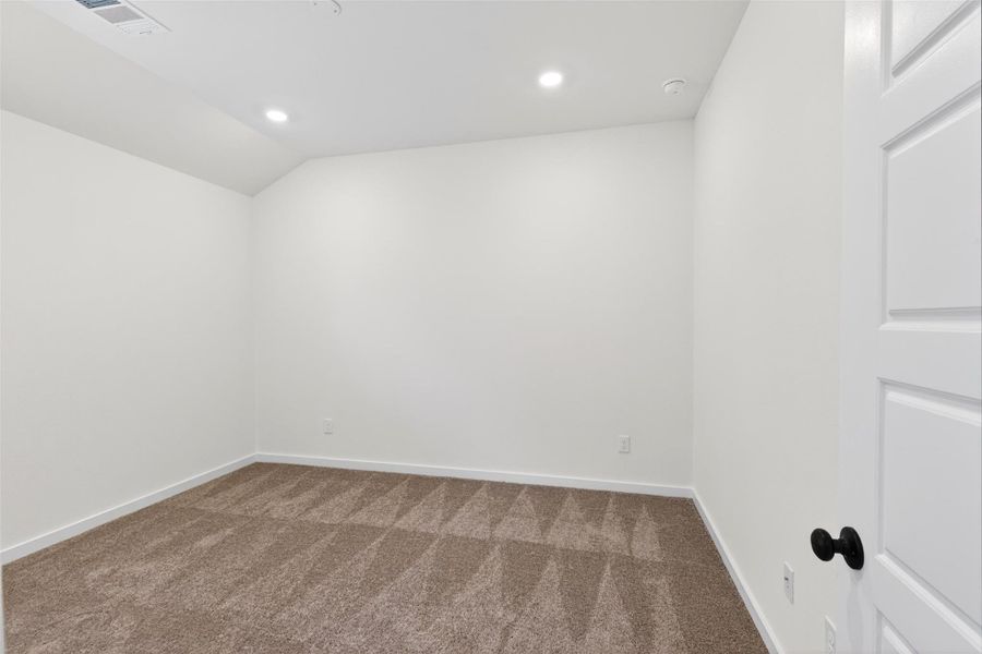 Spacious, unfurnished interior of a new home in , Alvin (Image 47).