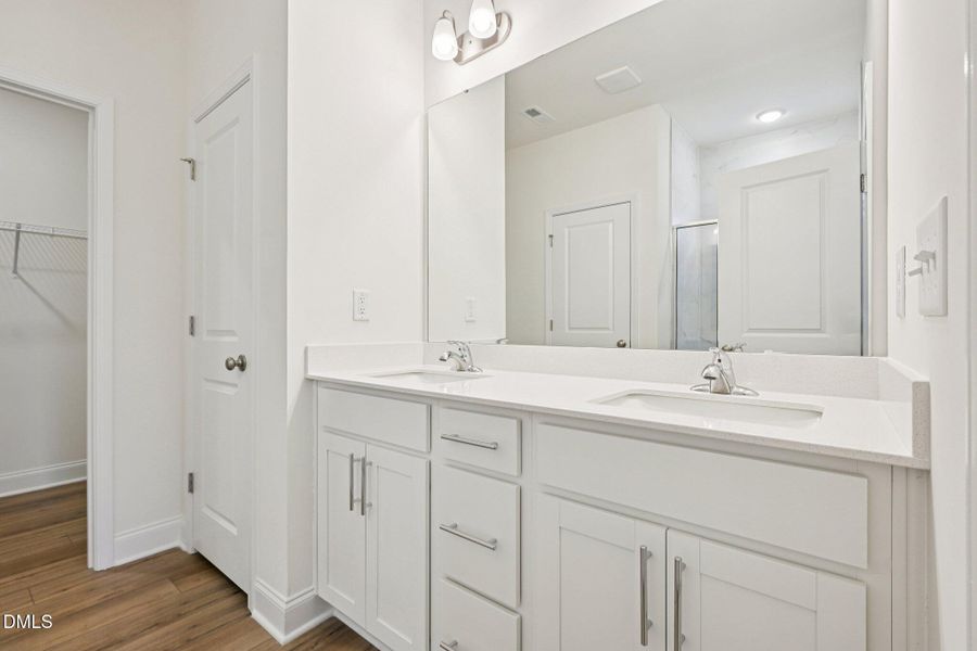 21-web-or-mls-Willow Cameron Wy-S0502-02
