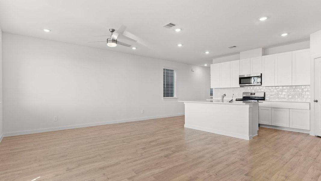 Spacious, unfurnished interior of a new home in Villarosa at Tamarron, Katy (Image 26).