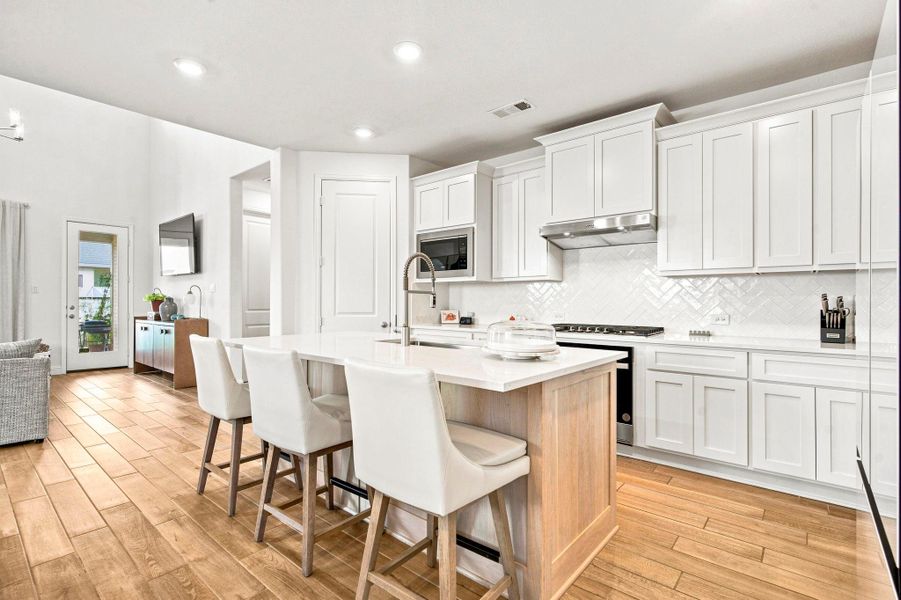 Furnished interior view inside a new home in Sienna 40', Missouri City (Image 32).