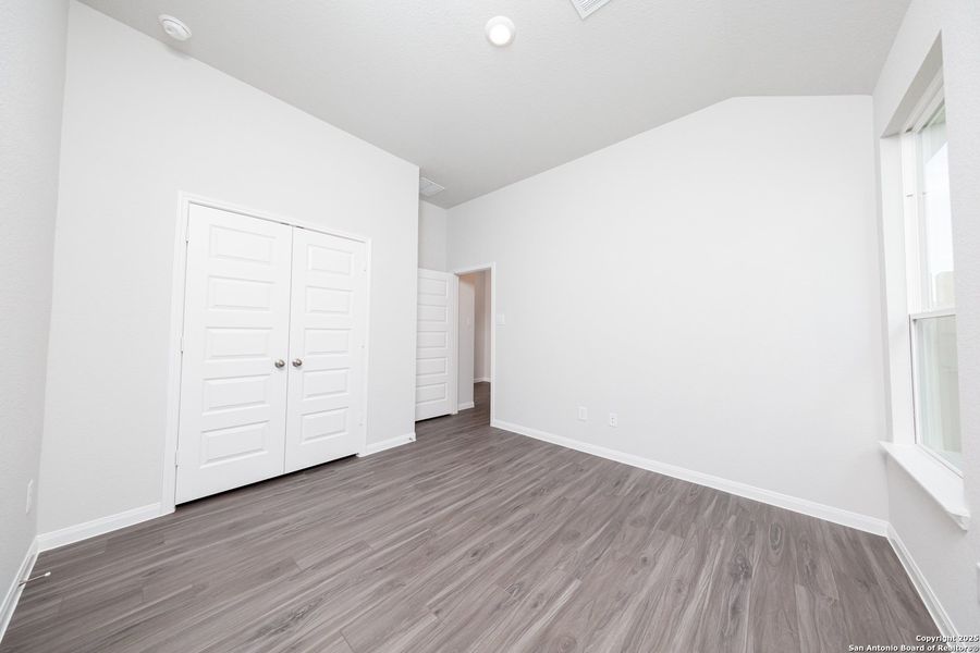 Spacious, unfurnished interior of a new home in Cinco Lakes, San Antonio (Image 16).