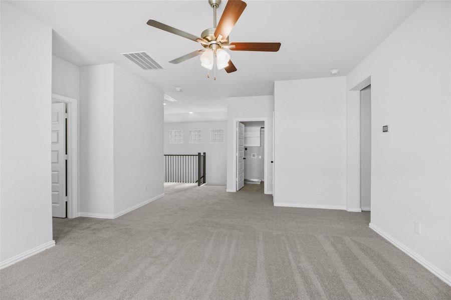 Spacious, unfurnished interior of a new home in Park at Eldridge, Sugar Land (Image 30). Spacious, unfurnished interior of a new home in Park at Eldridge, Sugar Land (Image 30).