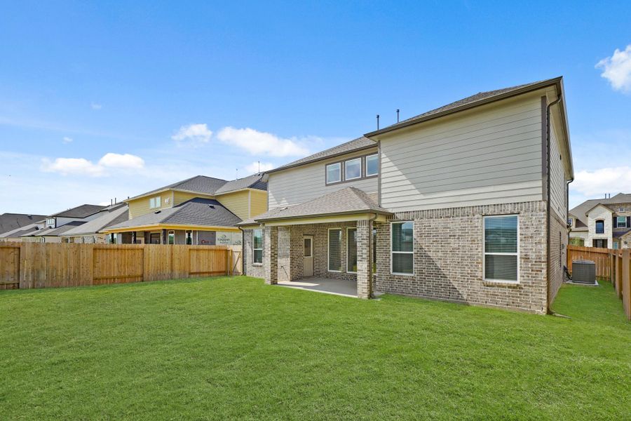 Exterior details and patio area of a home in Morton Creek Ranch, Katy (Image 3).