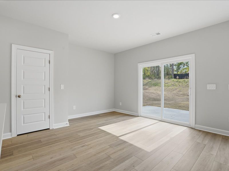 Spacious, unfurnished interior of a new home in Brayfield Manor - Heritage Collection, Wellford (Image 11).