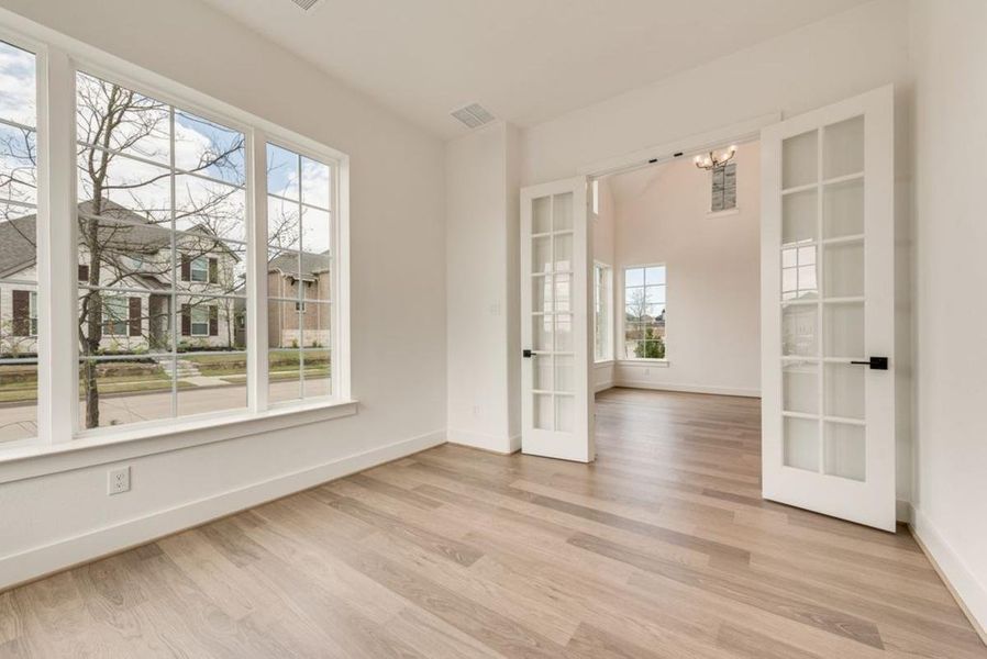 Spacious, unfurnished interior of a new home in Edgewater, Fate (Image 12).