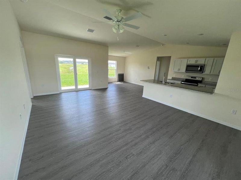Spacious, unfurnished interior of a new home in , Dunnellon (Image 12).