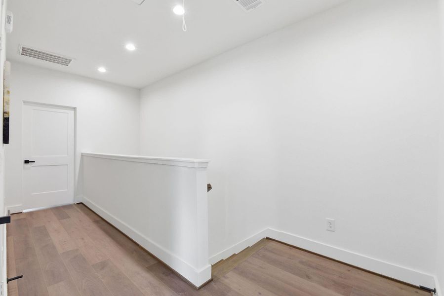 Spacious, unfurnished interior of a new home in , Houston (Image 20).