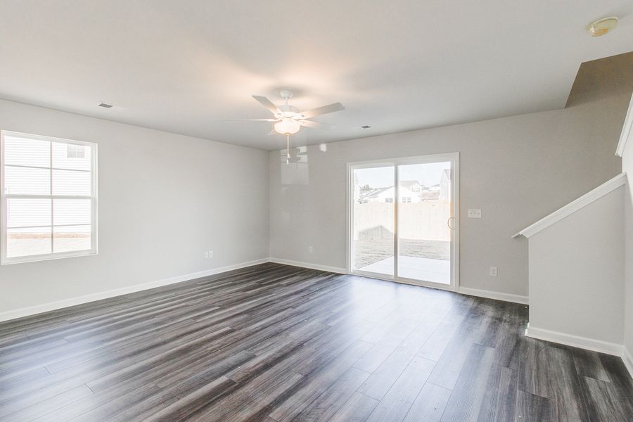 Spacious, unfurnished interior of a new home in Bluefield, Lexington (Image 16).