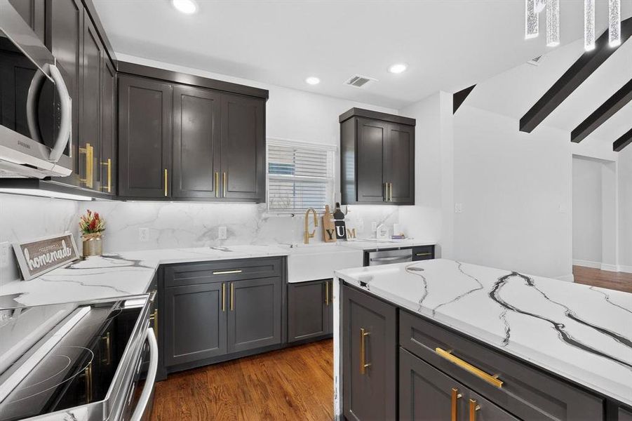 Furnished interior view inside a new home in , Sulphur Springs (Image 12).