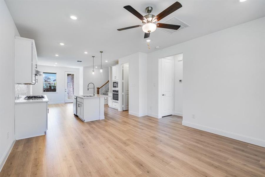 1128 Wheatgrass Mews ~ Ready Now 1128 Wheatgrass Mews ~ Ready Now