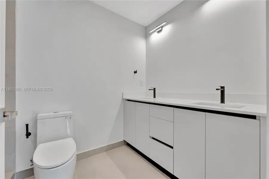 Photo 19 Photo 19