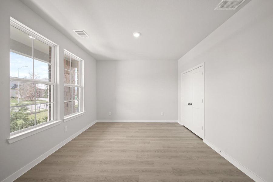 Spacious, unfurnished interior of a new home in Sunterra, Katy (Image 26). Spacious, unfurnished interior of a new home in Sunterra, Katy (Image 26).