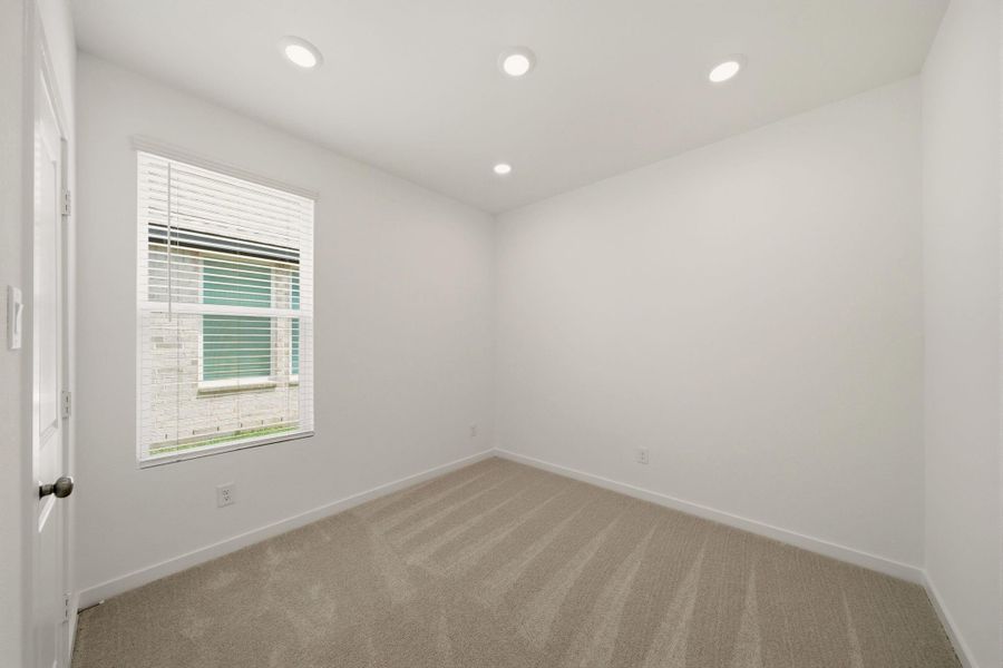 Spacious, unfurnished interior of a new home in Binford Creek, Waller (Image 13).