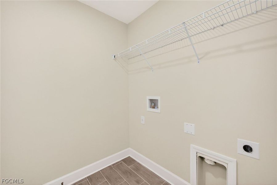 Spacious, unfurnished interior of a new home in Cape Coral, Cape Coral (Image 23).