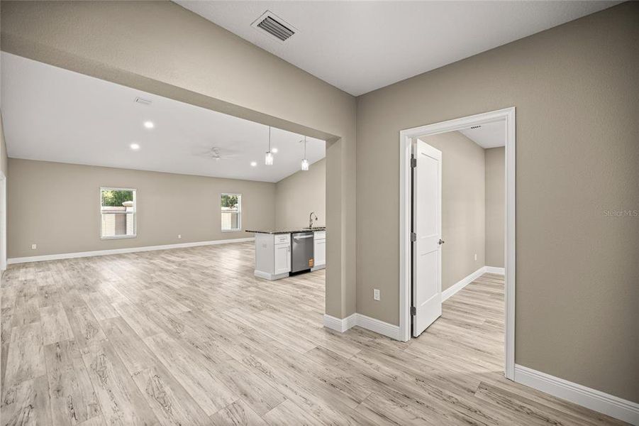 Spacious, unfurnished interior of a new home in , Ocala (Image 13).