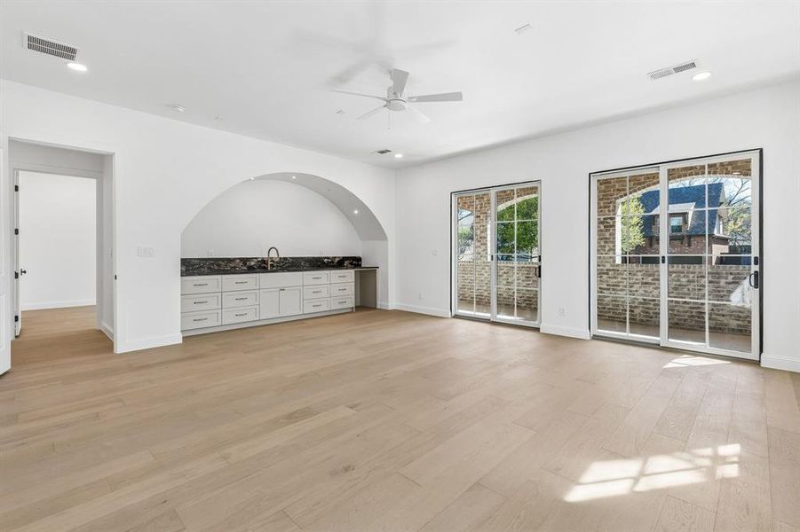 Spacious, unfurnished interior of a new home in , Dallas (Image 21).