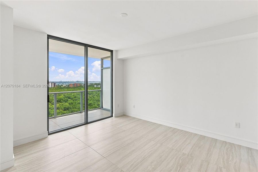 Spacious, unfurnished interior of a new home in , Miami (Image 25).