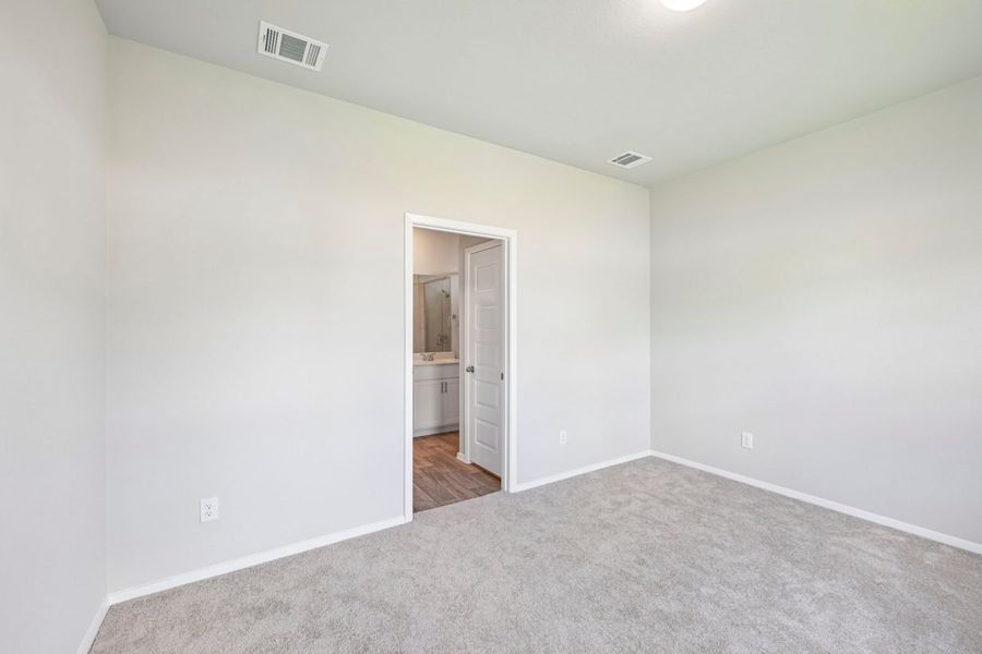 Spacious, unfurnished interior of a new home in Cascade, Liberty Hill (Image 16).
