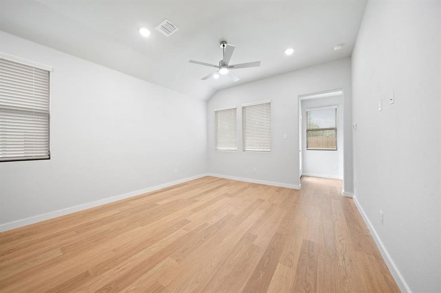 Spacious, unfurnished interior of a new home in , Princeton (Image 15).