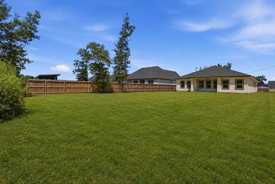 Exterior details and patio area of a home in , Huffman (Image 23).