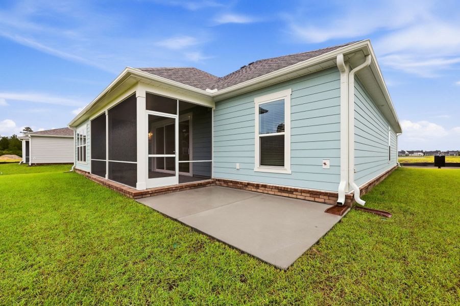 Exterior details and patio area of a home in Indigo Bay, Myrtle Beach (Image 3).