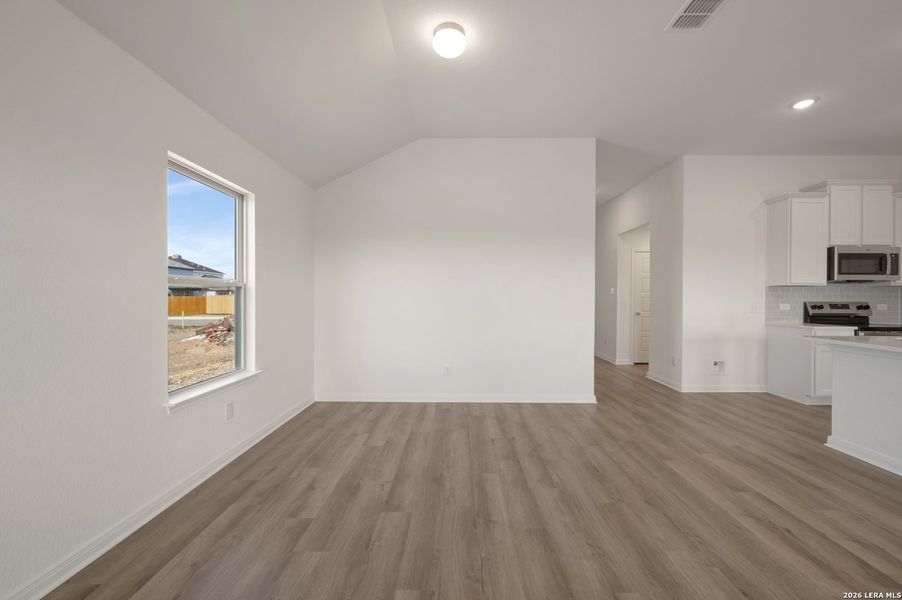 Spacious, unfurnished interior of a new home in Meadows at Clear Springs, New Braunfels (Image 47).