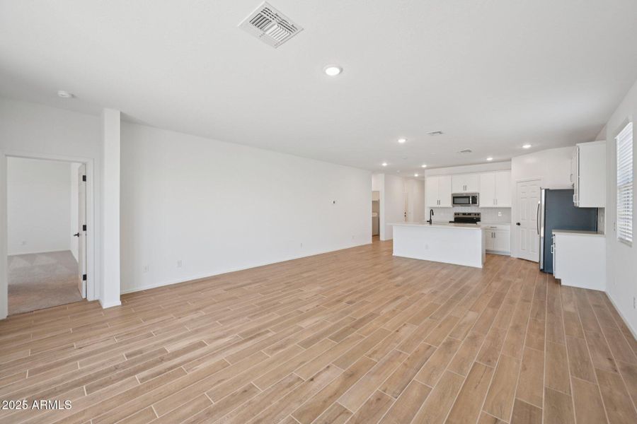 6-web-or-mls-W Bowker St-S2607-006