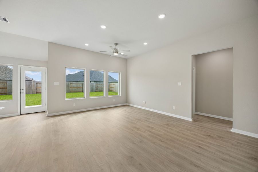 Spacious, unfurnished interior of a new home in Riviera Pines, Huffman (Image 13).