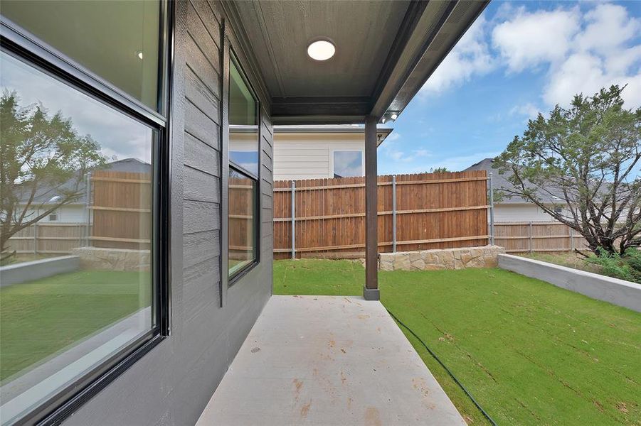Exterior details and patio area of a home in , Granbury (Image 4).
