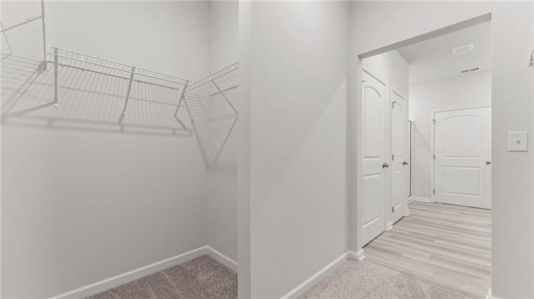 Spacious, unfurnished interior of a new home in Villages at Cedar Hill, Dallas (Image 17).