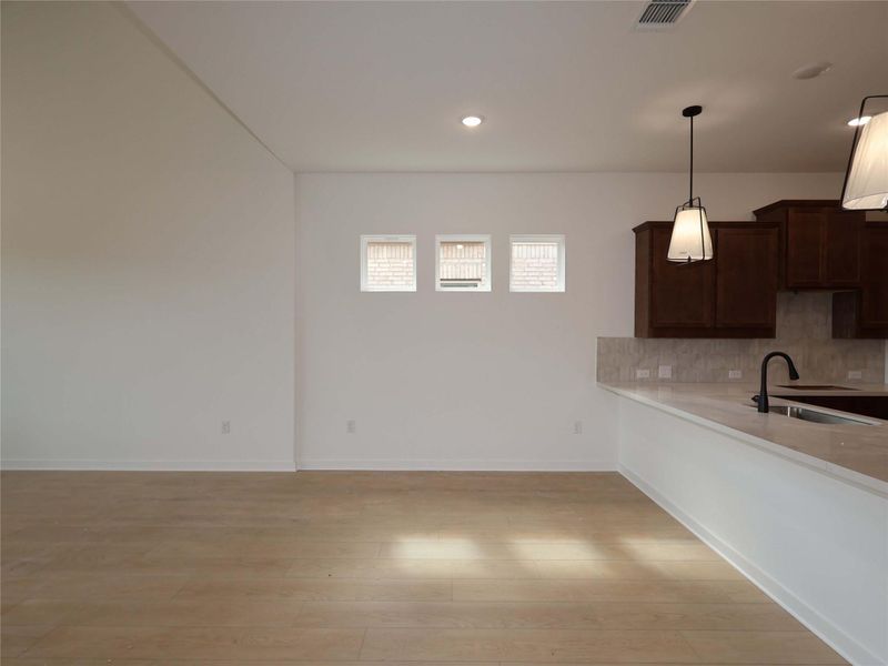 Spacious, unfurnished interior of a new home in Barksdale, Leander (Image 31).