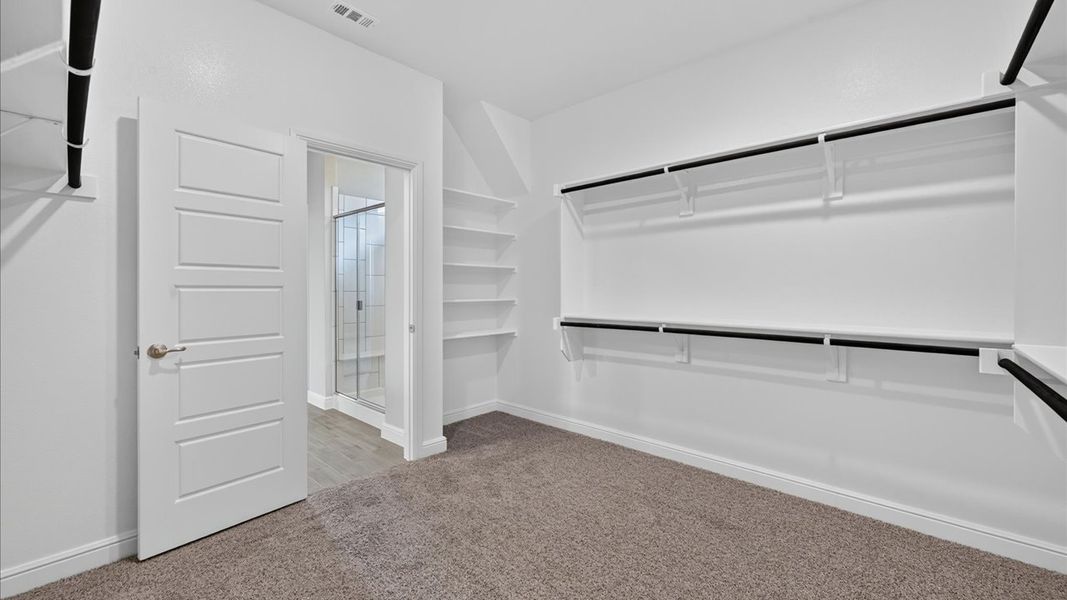 Representative unfurnished interior of a home built from the Glenwood by D.R. Horton in Bluestem, Rhome (Image 19).