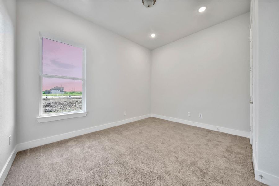 Spacious, unfurnished interior of a new home in , Rosharon (Image 33).