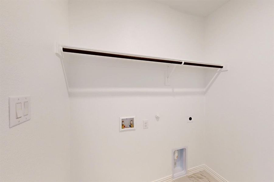 Spacious, unfurnished interior of a new home in Aster Park, McKinney (Image 18).