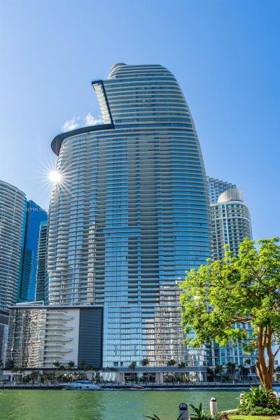 Condo located in Miami, FL showcasing its design and architecture (Image 32).