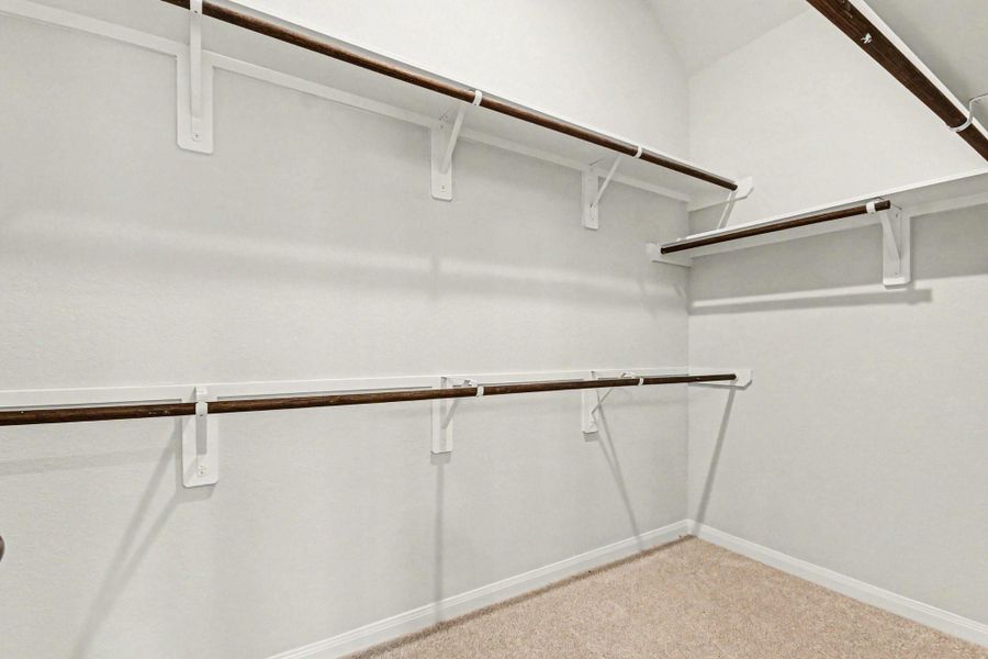 Spacious, unfurnished interior of a new home in , Bay City (Image 31).